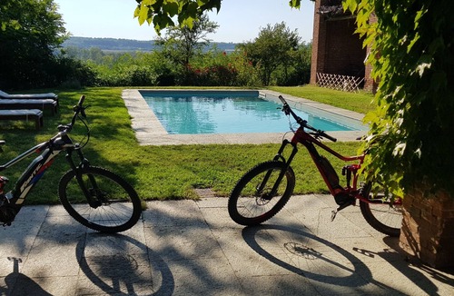 Capriata d'Orba House | Cascina Coccione farmhouse among the vineyards of Monferrato with swimming pool and large private park