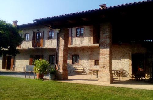 Farigliano House | Cascina Stralla