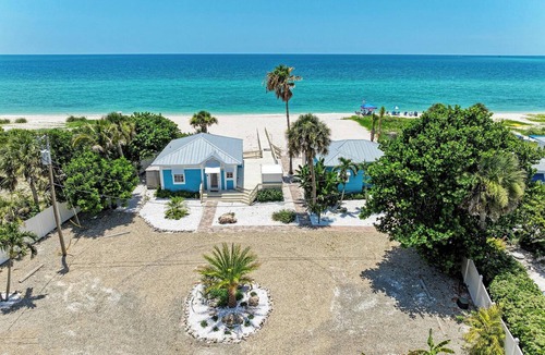 Nokomis Cottage | Casey Key Beachfront Escape: Charming 1BR Cottage