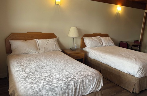Lac du Bonnet Hotel | Casey's Inn