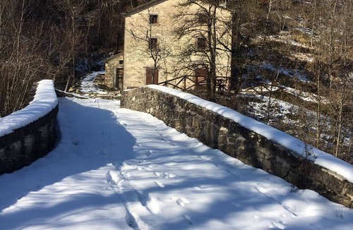 Bagno di Romagna Ski Chalet | Casina del Ponte on the river in the middle of the woods