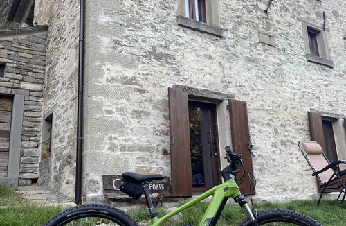 Bagno di Romagna Ski Chalet | Casina del Ponte on the river in the middle of the woods