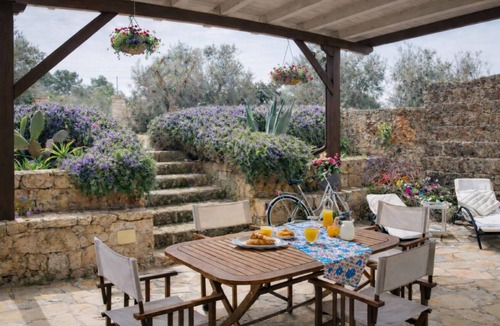Cenate Apartment | Casina Matilde is a charming retreat carved into an ancient tuff quarry, with walls that tell stories from distant times. This gem, featuring its characteristic barrel vaults, offers a bright furnished veranda for moments of pure stillness, a spacious ro