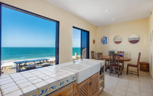 Port Elliot House | Casita Alegre - Clifftop Stay Above Knight Beach