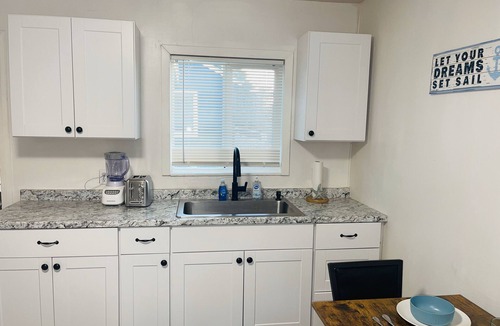 Crescent City Cottage | Casita By The Sea - walk to beach