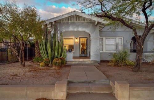 West University House | Casitas #2 & #3 Compound