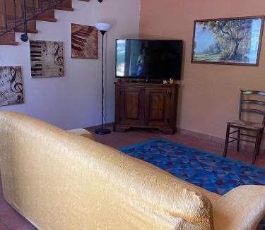 Montecarlo House | Casolare di Adele