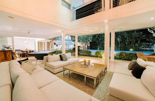 Jimbaran Bay Villa | CassaMia Bali - Spacious Luxury 5 Bedroom Villa
