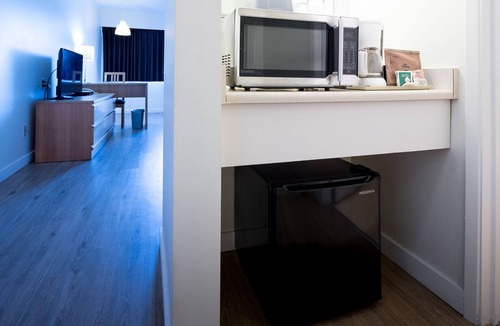 Renfrew-Collingwood Hotel | Cassandra Hotel