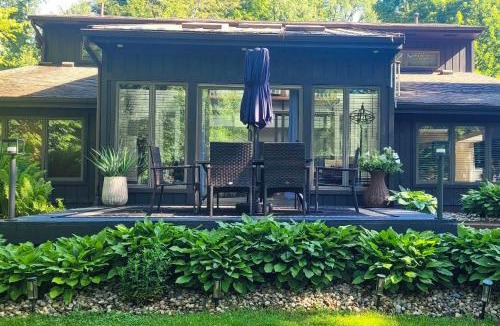 Cassopolis House | Cassopolis Vacation Home - Walk to Diamond Lake!