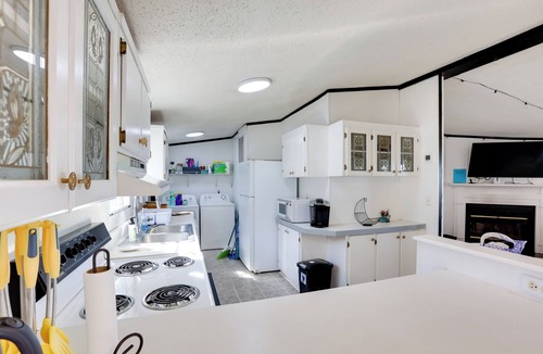 Midway House | Cast & Relax! Peaceful Lake House in Midway