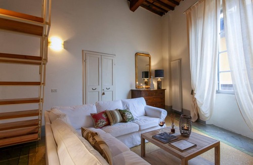 Lucca Historical Center Apartment | Casta Dama Apartment