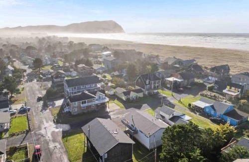 Seaside House | Castaway Cottage.