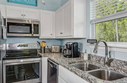 Bon Secour Cottage | Castaway Tiny Home in Bon Secour near Bon Secour River, 8 miles to sportsplex