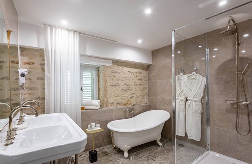 Morey-Saint-Denis Hotel | Castel de Tres Girard