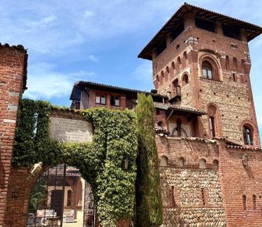 Cassano Magnago House | Castello dei Cento Tetti - La Dolciniana