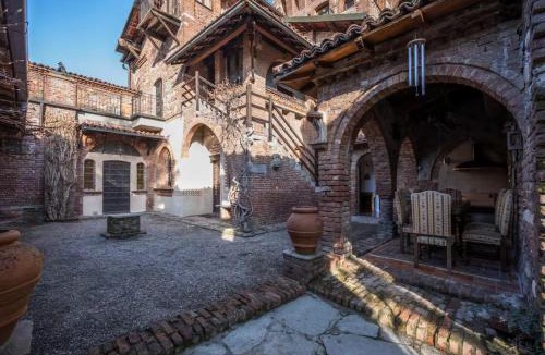 Cassano Magnago House | Castello dei Cento Tetti - La Dolciniana