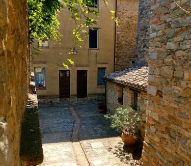 Monte Vibiano Vecchio Apartment | castello Montelagello