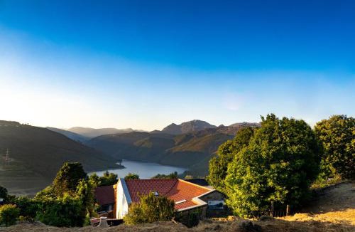 Lindoso House | Castelo Gerês - Exquisite Eco-Cottage - jacuzzi