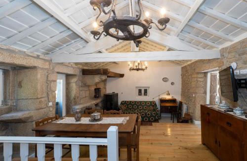 Lindoso House | Castelo Gerês - Exquisite Eco-Cottage - jacuzzi