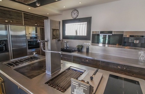 Castillon-du-Gard Villa | Castillon-du-Gard: modern holiday villa, swimming pool, pets allowed