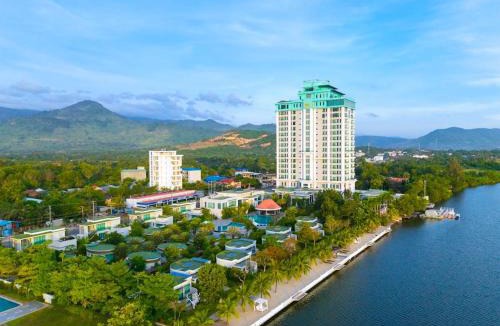 Kampot Resort | Castle Bayview Resort & Spa