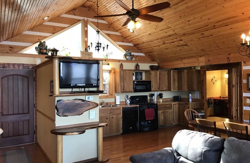 Magnet Cabin | ‘’Castle Colucci’Magnet Indiana,a slice of Heaven where the world stands still.