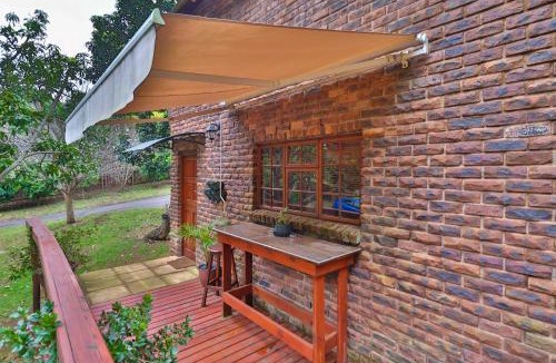 Assagay Ski Chalet | CASTLE COTTAGE Self catering fully equipped homely 120sqm double story king bed cottage in a lush green neighborhood