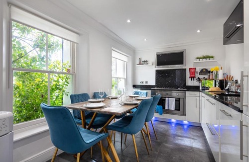 Windsor City Centre Apartment | Castle Properties: The Duchess, 3 Bed Family cottage