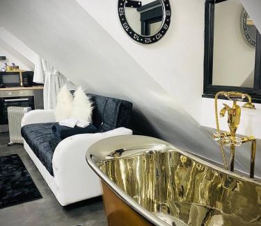 Bilston House | Castle Queen