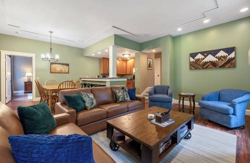 Proctorsville Condo | Castle Retreat – Pool, Spa & Mountain Adventures