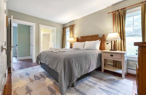 Proctorsville House | Castle Retreat Pool Spa and Mountain Adventures
