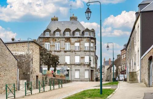 Carrouges Apartment | Castle View Bright Duplex