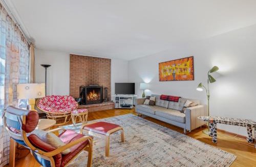Berkeley Springs Ski Chalet | Castle View - Wifi, Pet Friendly, Screen Porch, Game Room, Grill, Family Friendly, Kid Friendly, Fireplace