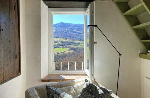 Polinago House | Castle with private spa in Modenese Apennines