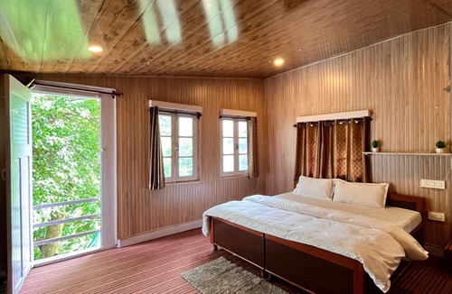Manali Hotel | Castleton Casa