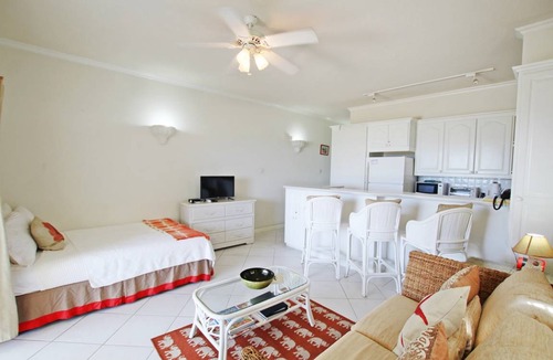 Worthing Apartment | Casual Beachfront Studio with Pool - Leith Court 15