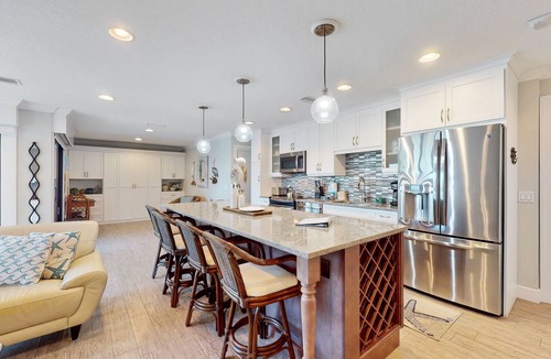 Holmes Beach Condo | Casual beachside getaway with pool, and easy beach access