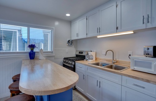 Avalon House | Catalina Island Duplex - Steps to Beach & Pier!