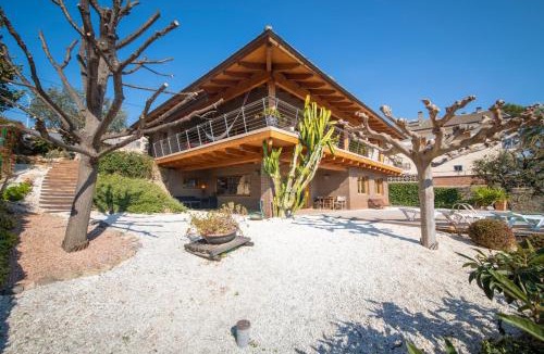 Torrelles de Llobregat Villa | Catalunya Casas Infinity pool and views 20min to Barcelona