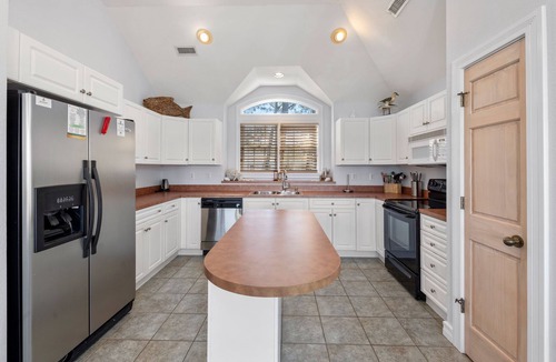 Corolla Light House | Catch N Relax: Soundfront | Pool/Hot Tub