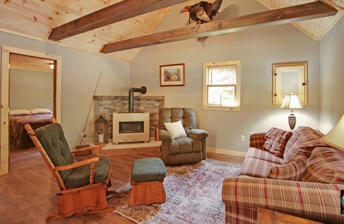 Sabinsville Cabin | Cathead Cabin—Cozy Cabin in the Woods of Tioga County, PA