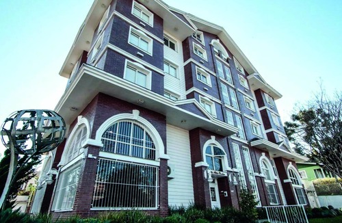 Centro Apartment | CATHEDRAL LIGHTS - comfort and refinement in the Sierra!