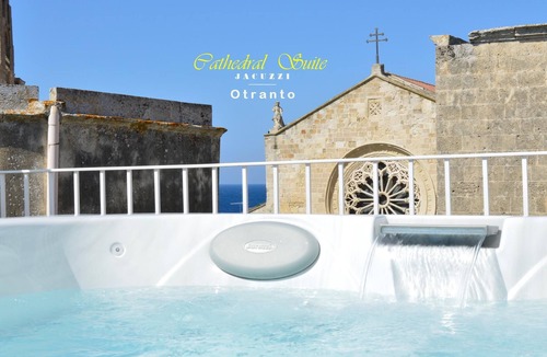 Otranto Historic Centre House | Cathedral Suite | Otranto with private rooftop JACUZZI ~ Luxury aparthotel ~