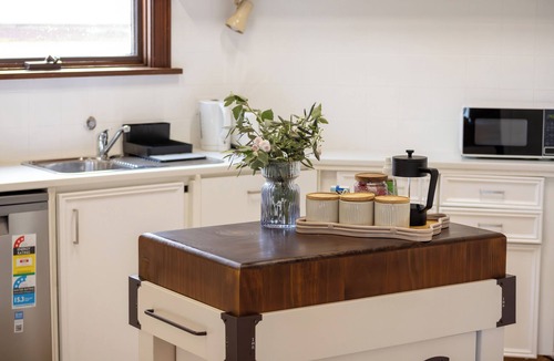 Bendigo House | Cathedral View - Sleeps 16