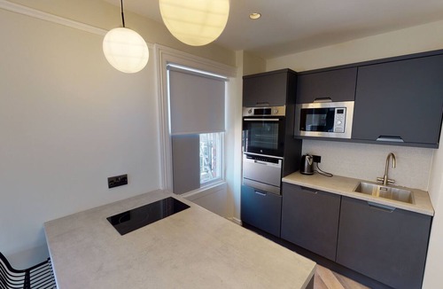 Hope Street Apartment | Cathedral Views | Heart of City | Communal Laundry