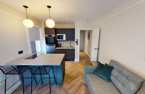 Hope Street Apartment | Cathedral Views | Heart of City | Communal Laundry