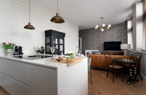 Exeter Apartment | Cathedral Yard - Art Deco Luxury Apartment with Iconic Exeter Cathedral Views