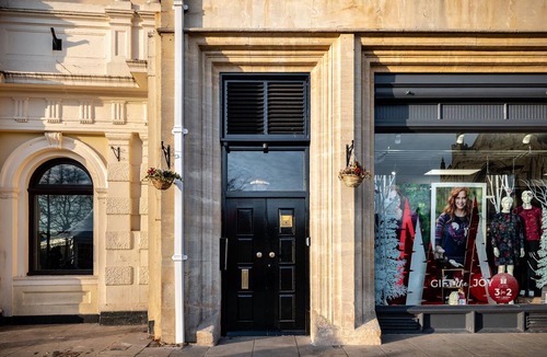 Exeter Apartment | Cathedral Yard - Art Deco Luxury Apartment with Iconic Exeter Cathedral Views