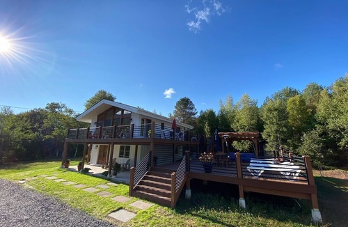 Hunter House | Catskill Mountain Hideaway with Amazing Hunter Mountain Views